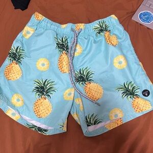 Tropical Pineapple Print Men's Shorts